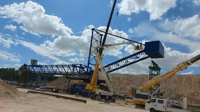 Roue-pelle Krupp accidentée en cours de réhabilitation à Sidi Chennane